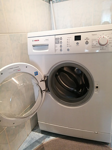 Стиральная машинка Bosch (3 фото из 5)