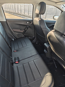 Peugeot 2008 (9 foto / 15)