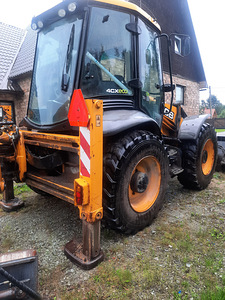 Погрузчик-экскаватор JCB 4CX (6 фото из 7)