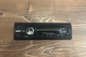 Sony CDX-GT450U (1 foto / 4)