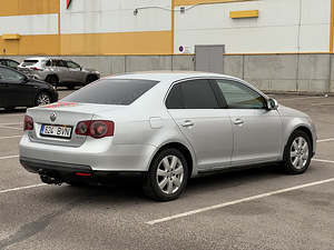 Volkswagen Jetta 2.0TDI (5 foto / 13)