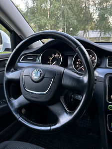 Skoda Superb 1.4 92kw 2012 (10 foto / 14)