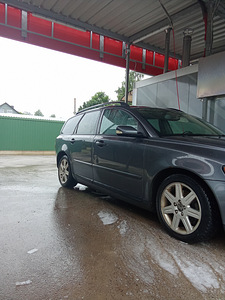 VolvoV50 (2 фото из 9)