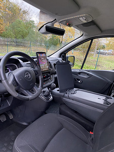 Opel Vivaro (7 фото из 8)