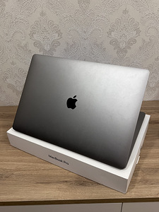 Macbook pro 2018 250gb i7 (3 foto / 9)