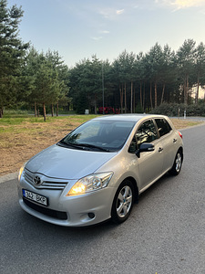 Toyota Auris 2011год 1.4д мануал 6 ступ. (3 фото из 15)