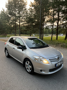 Toyota Auris 2011год 1.4д мануал 6 ступ. (5 фото из 15)