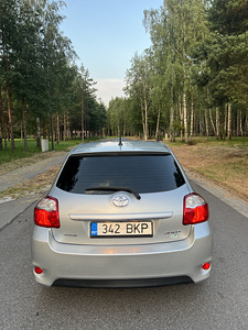 Toyota Auris 2011год 1.4д мануал 6 ступ. (8 фото из 15)