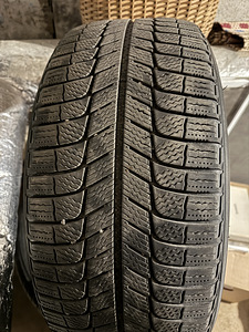 Шины Michelin X-ice XI3 Snow 235/50/18 (3 фото из 3)
