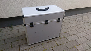 Ratastega alumiinium kohver (1 foto / 4)