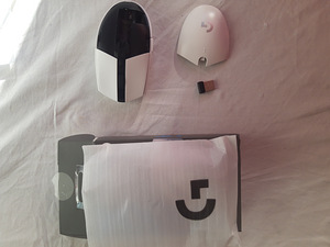 Logitech G304 (белый, новый) (2 фото из 3)