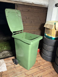 Kasutatud prügikonteinerid 240 l (2 foto / 3)