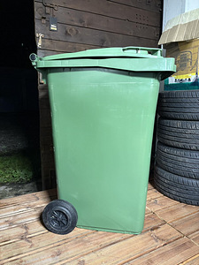 Kasutatud prügikonteinerid 240 l (1 foto / 3)