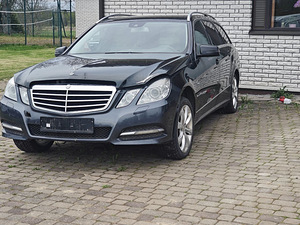 MERCEDES-BENZ E 200 на запчасти (3 фото из 5)