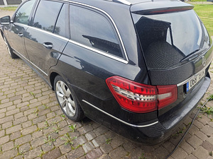 MERCEDES-BENZ E 200 на запчасти (5 фото из 5)