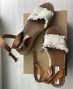 Müüa Pepe Jeans sandaalid (2 foto / 4)