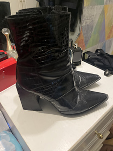 Ботинки женские (2 фото из 2)