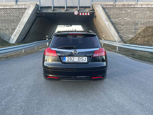 Opel Insignia (6 фото из 12)