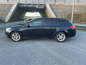 Opel Insignia (8 фото из 12)