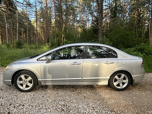 Honda Civic 1.8 benzin (4 foto / 11)