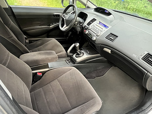 Honda Civic 1.8 benzin (7 foto / 11)