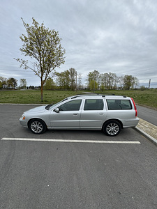 Volvo v70 (3 фото из 11)