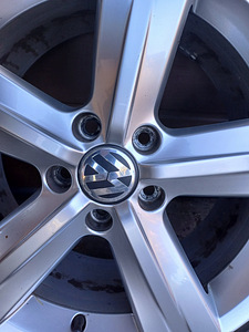 Диски Volkswagen Passat в отличном состоянии (8 фото из 8)