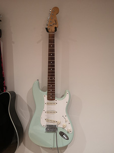 Elektrikitarr elektrikitarr Squier Bullet Stratocaster (1 foto / 3)