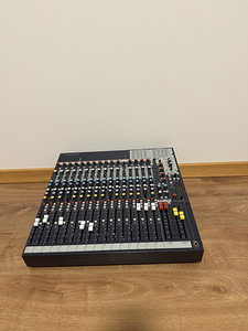 Müüa Soundcraft mikserpult (6 foto / 6)