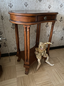 Консольный стол (3 фото из 3)