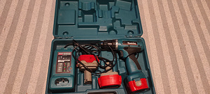 Шуруповерт MAKITA (2 фото из 3)