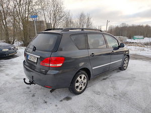 Toyota avensis verso (5 foto / 10)
