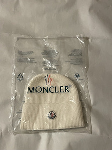 Valge Moncler müts (3 foto / 3)