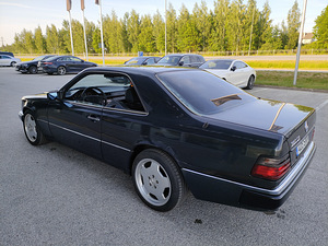 Mercedes-Benz 320 CE (6 foto / 15)