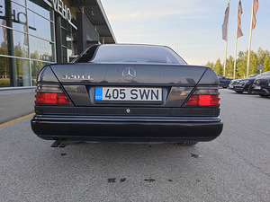 Mercedes-Benz 320 CE (7 foto / 15)