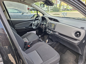 Toyota Yaris (6 foto / 9)
