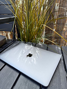 Macbook Air 2020 M1 Space Gray (2 foto / 8)