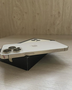 iPhone XR iPhone 13 Pro ümbrises (6 foto / 9)
