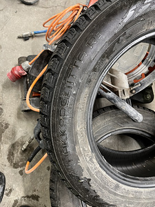 MS 215/60R16 Nokian Hakkapeliitta R3 (2 foto / 3)