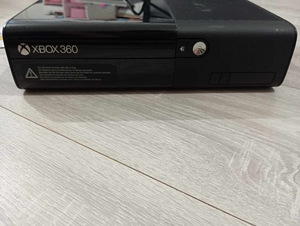 XBOX 360 500GB/Go+2 pulti (4 foto / 6)