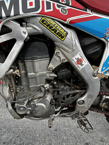 Honda CRF450 (9 фото из 10)