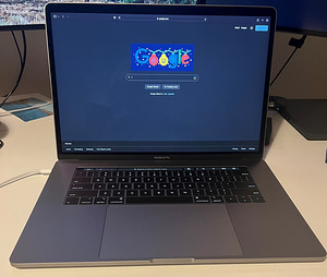 Macbook Pro (15-inch, 2019), I9, 16GB, 512SSD, Radeon Pro (1 foto / 5)