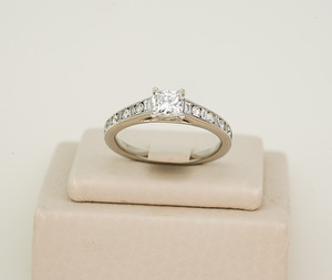 Diamonds ring central stone 0.51ct GIA certificate. Platinum (2 foto / 2)