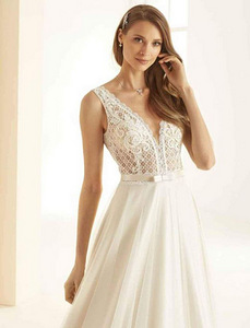 Великолепное свадебное платье кремового тона S / M