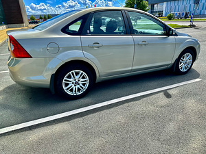 Ford Focus (5 foto / 12)