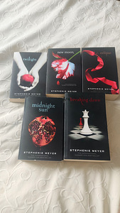 Twilight saaga inglise keeles (1 foto / 2)