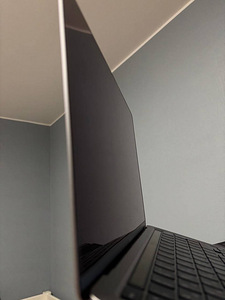 Macbook Pro 13 2020 Apple M1 8-core 16GB/512GB (3 foto / 5)