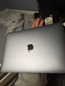 Macbook Pro 13 2020 Apple M1 8-core 16GB/512GB (4 foto / 5)