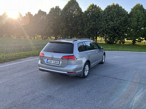 Volkswagen Golf (8 foto / 13)