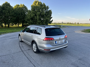 Volkswagen Golf (9 foto / 13)
